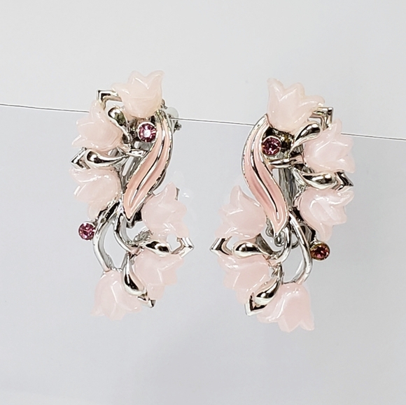 Vintage STAR Pink Thermoset Flowers with Pink Enamel and Silver Clips - Picture 3 of 8